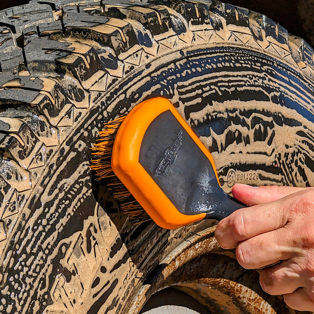 Bowden's Own Tool - Little Stiffy Tyre / Underbody Brush - BOSTIFFY